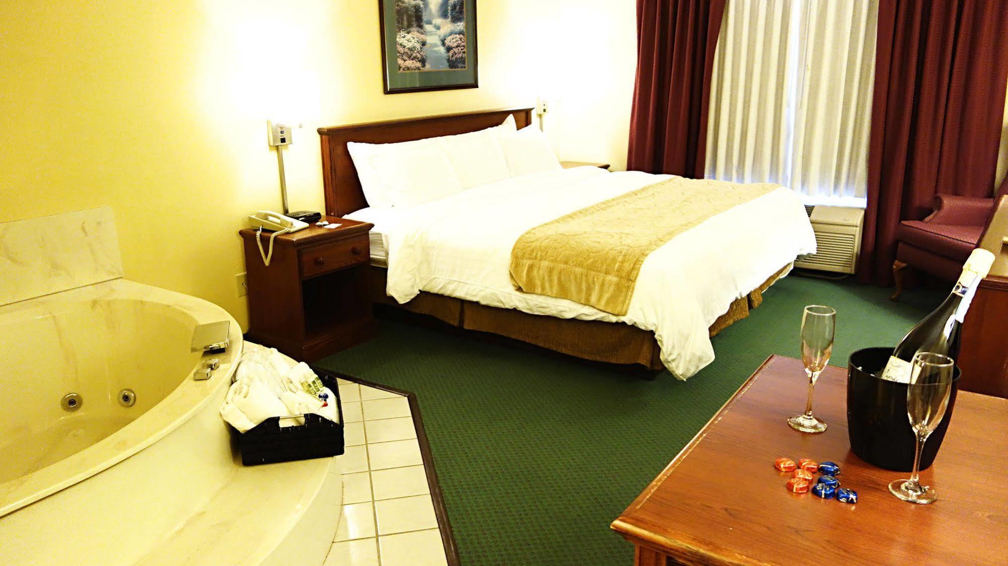 Country Inn River Falls Екстер'єр фото