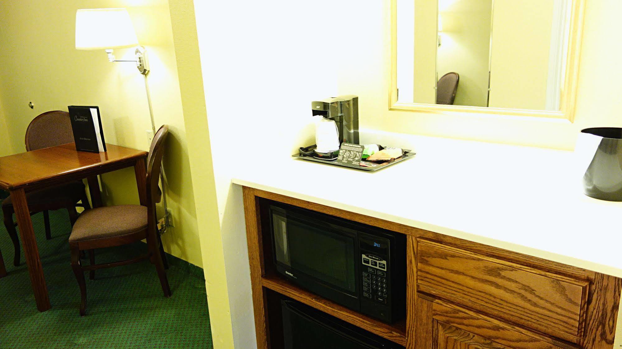 Country Inn River Falls Екстер'єр фото